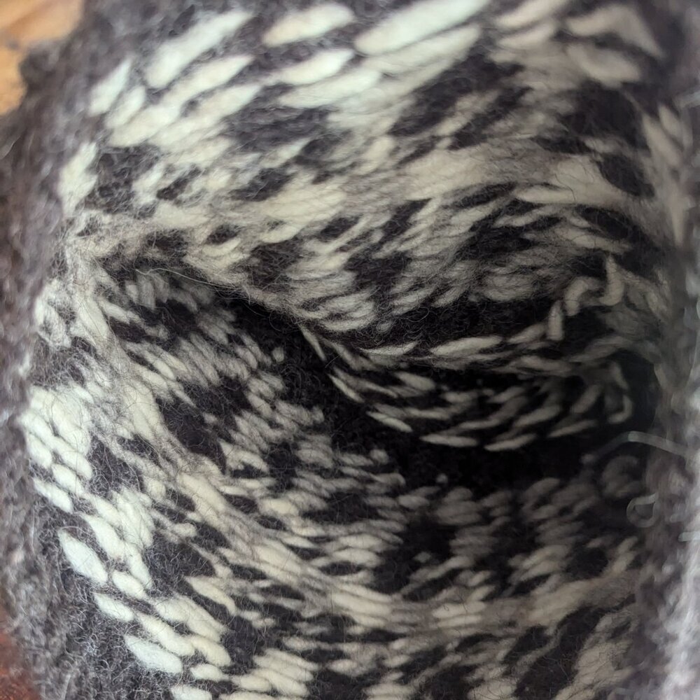 Wool Hand Knit Beanie Hat Cap Unisex Large Pom Pom Winter Snow Ski Boho - Picture 3 of 3